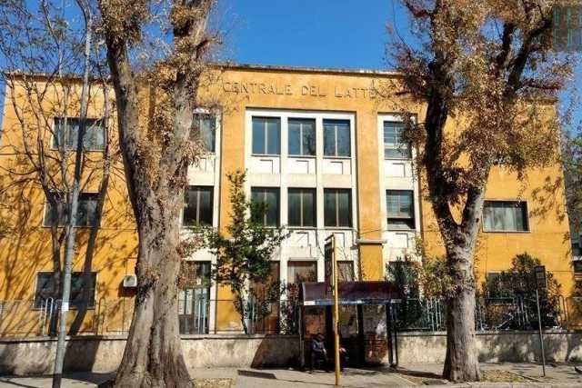 Tra antiche case popolari e storici edifici, il rione Picone pi� vero: viale Orazio Flacco